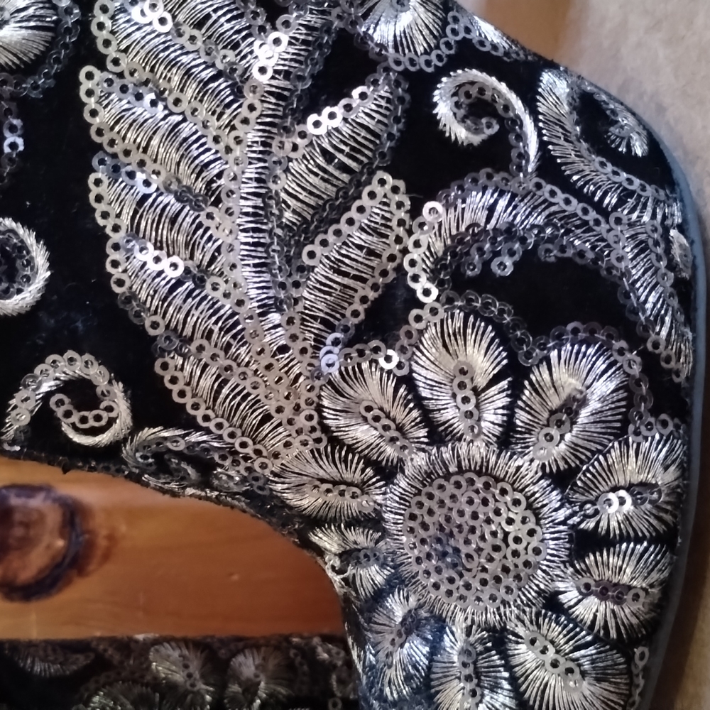 Wild Diva Embroidered and Sequin boho back Zip Heeled Bootie size 6.5 - Picture 5 of 7